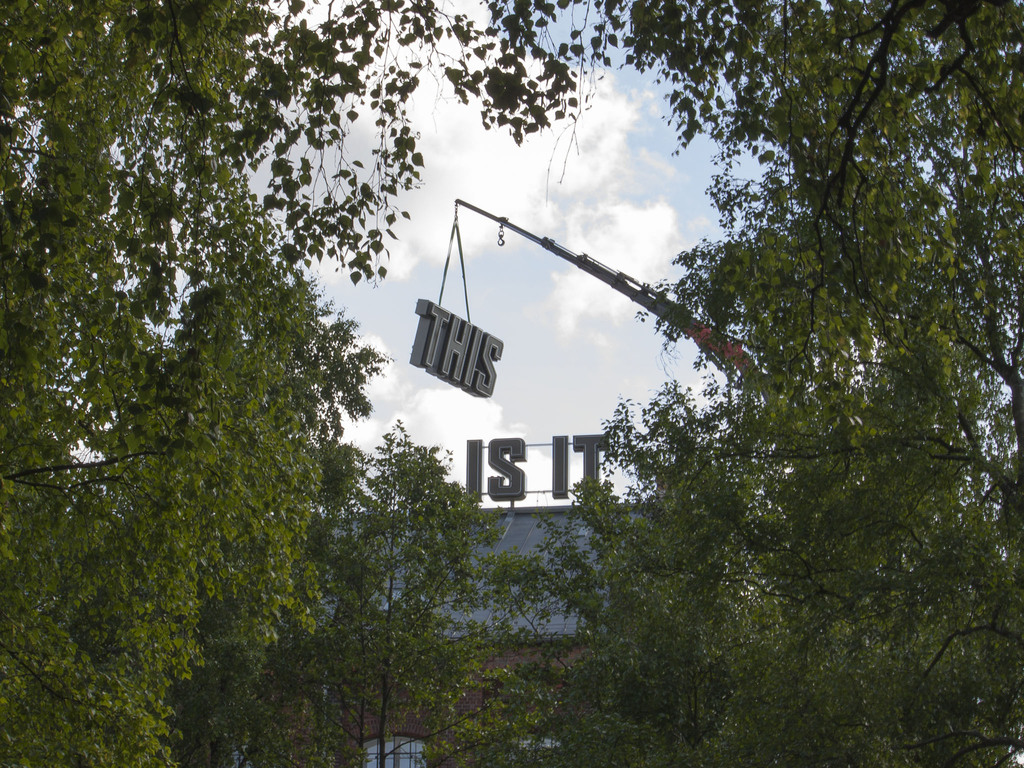 Midlertidig demontering av kunstverket "THIS IS IT" Midlertidig demontering av kunstverket "THIS IS IT"