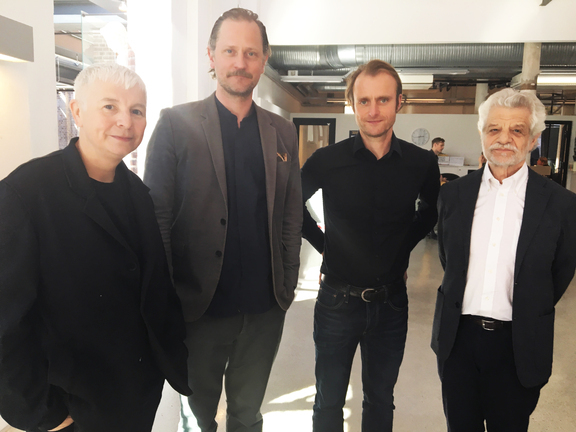 Andreas Bunte og bedømmelseskomiteen.(F.v.) dr.Renate Lorenz (leder), Andreas Bunte, Florian Wüst og dr. Thomas Elsaesser.
