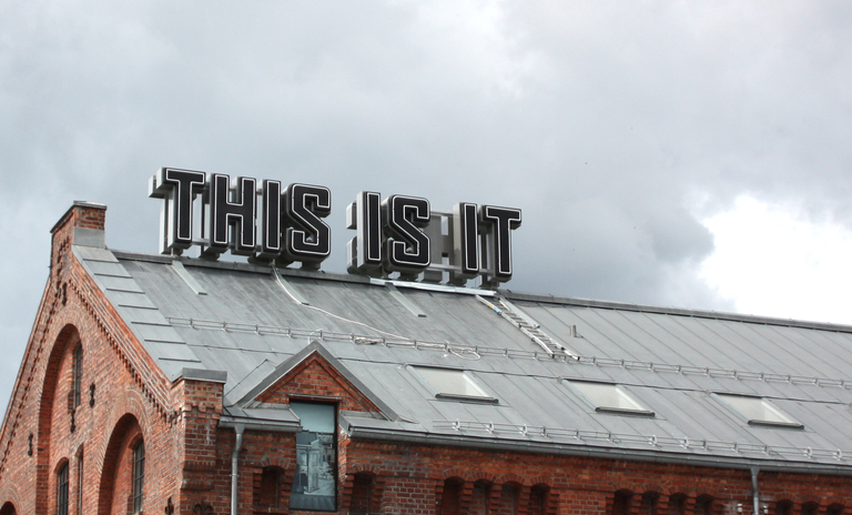 "This Is It" (2012) av Gardar Eide Einarsson. Foto: Kjetil Helland/Kunsthøgskolen i Oslo "This Is It" (2012) av Gardar Eide Einarsson. Foto: Kjetil Helland/Kunsthøgskolen i Oslo