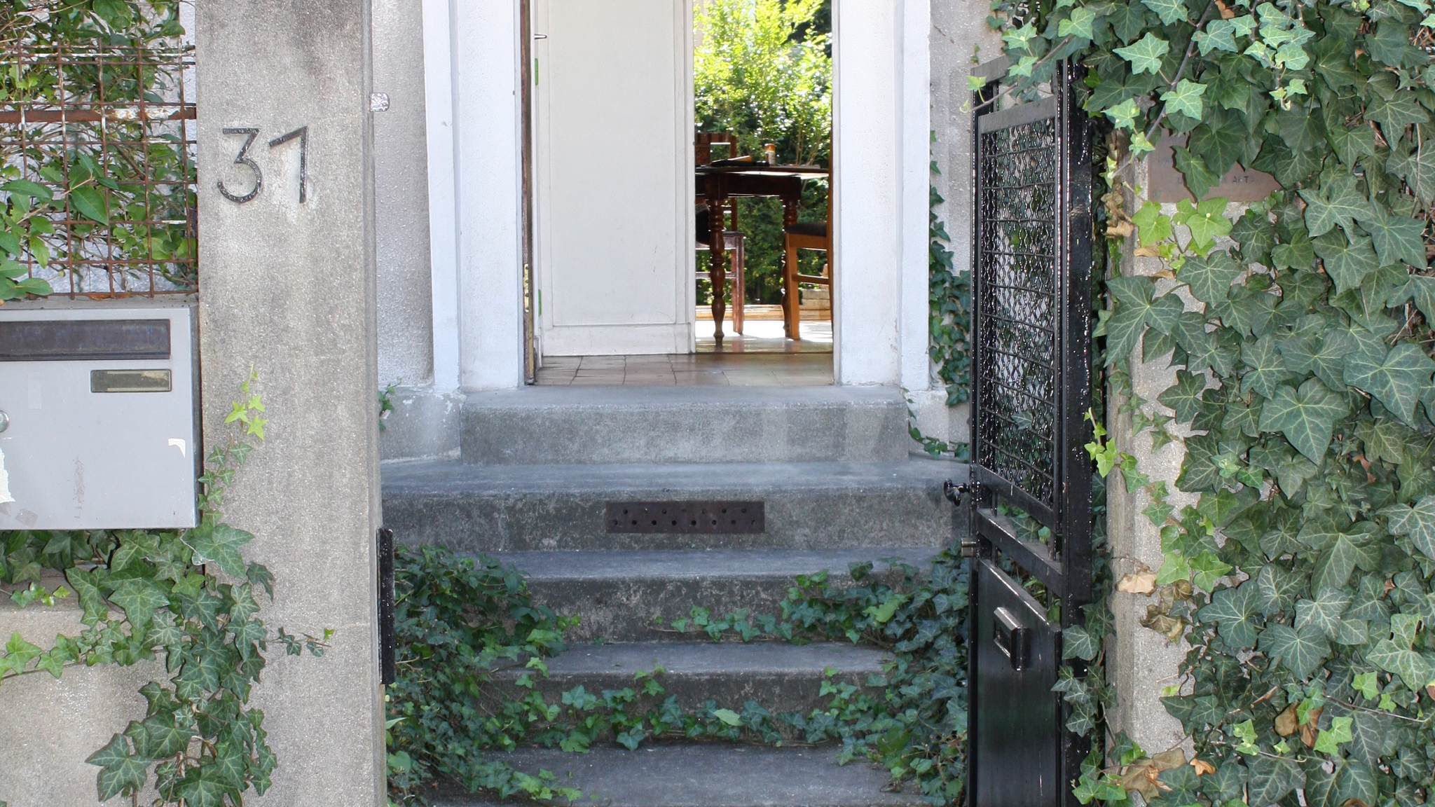 Frå inngangen til 31 Villa Moderne i Arcueil
Foto: Silje Johannesen