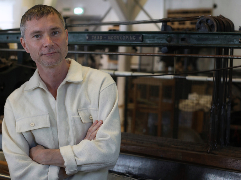 Disputas Franz Petter Schmidt: Weaving Fabrics for Suits