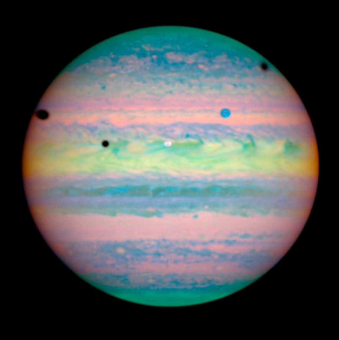 Lunar encounter on Jupiter (Io, Ganymede, and Callisto, in eclipse)
Image courtesy by NASA/Hubble, 2004
