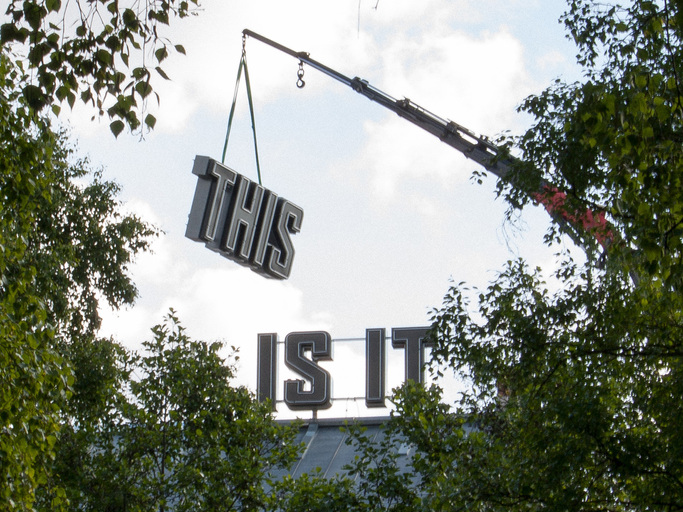 Montering av kunstverket This is it av Gardar Einarsson. Foto: Kjetil Helland Montering av kunstverket This is it av Gardar Einarsson. Foto: Kjetil Helland