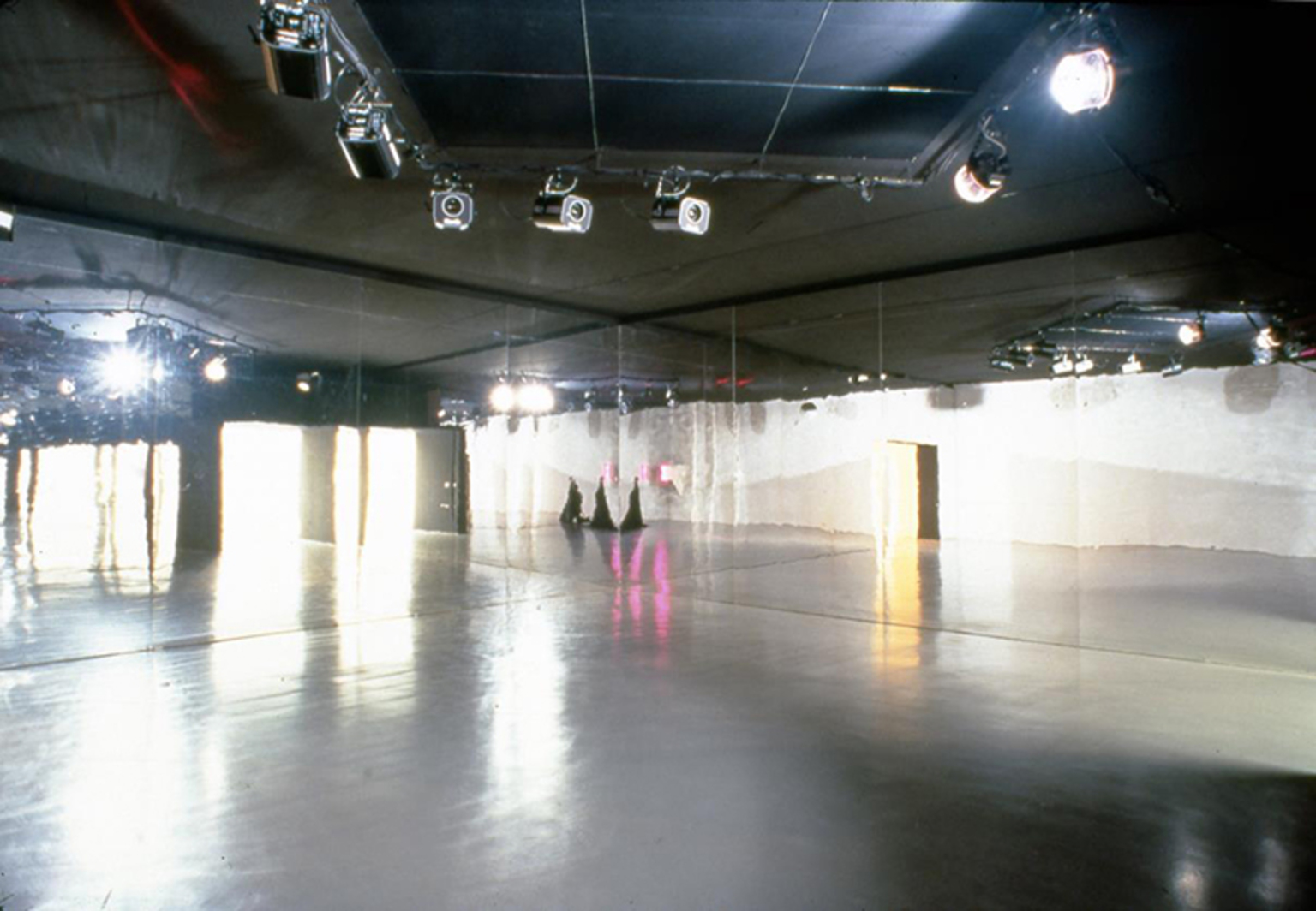 Photo: Henrik Plenge Jakobsen, Nuit Blanche, 1998. Fra utstillingen Nuit Blanche, Musée d’Art Moderne de la Ville de Paris, 1998.