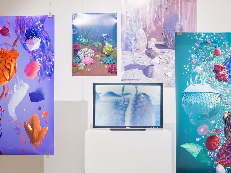 Bachelorstudent Kaja Josefine Larsens avgangsprosjekt 2019. I prosjektet utforsket hun hvordan visualisere virkelighetsflukt gjennom realistisk 3D-design. Foto: Hanna Jordan Bachelorstudent Kaja Josefine Larsens avgangsprosjekt 2019. I prosjektet utforsket hun hvordan visualisere virkelighetsflukt gjennom realistisk 3D-design. Foto: Hanna Jordan
