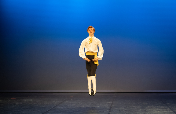 Avgang 2020 bachelor klassisk ballett. Danser Fartein Ringseth. Foto: Victoria Francisca Amundsen