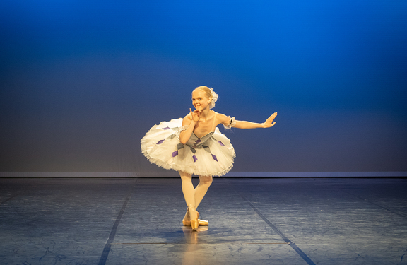 Avgang 2020 bachelor klassisk ballett. Danser Tiri Anemone Maria Berge. Foto: Victoria Francisca Amundsen