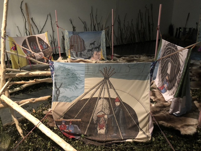 Joar Nango, Rákkas 1-4 (2020). Festspillutstillingen, Bergen Kunsthall. Foto: Mathias Danbolt Joar Nango, Rákkas 1-4 (2020). Festspillutstillingen, Bergen Kunsthall. Foto: Mathias Danbolt