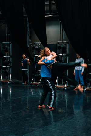 Åpen dag, dans. Dansere på en scene