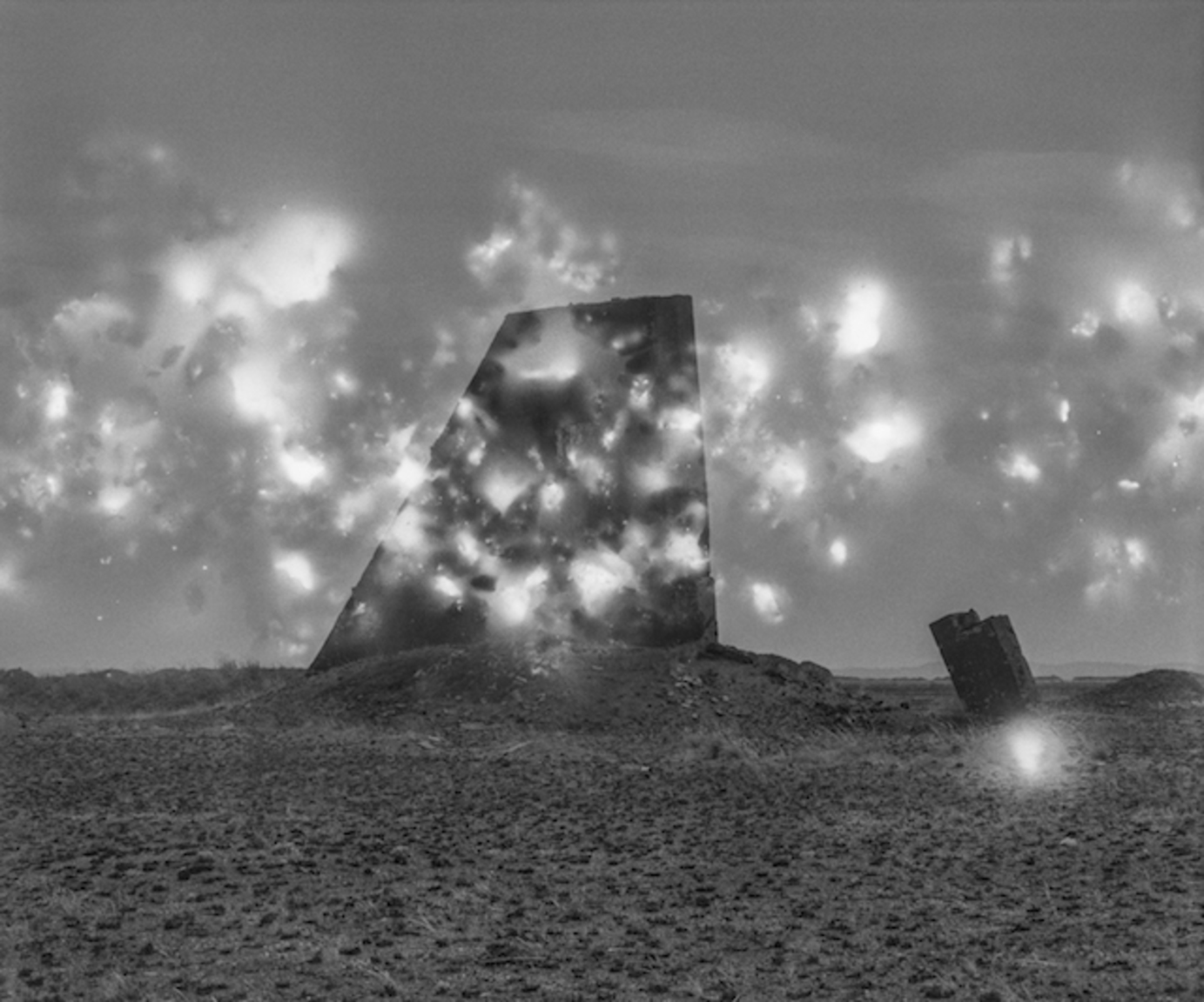 JULIAN CHARRIÈRE, POLYGON XXVII, 2015. MEDIUM FORMAT BLACK AND WHITE PHOTOGRAPH, DOUBLE EXPOSURE THROUGH THERMONUCLEAR STRATA, ON PHOTO RAG BARYTA, SEMIPALATINSK NUCLEAR WEAPONS TEST SITE IN KAZAKHSTAN.
© Julian Charriere / BONO 2023