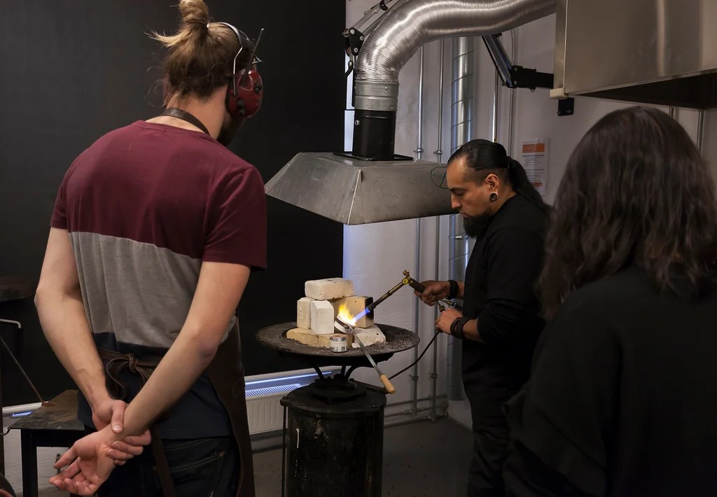 Jorge Manilla Navarrete teaching in the Metal Workshop