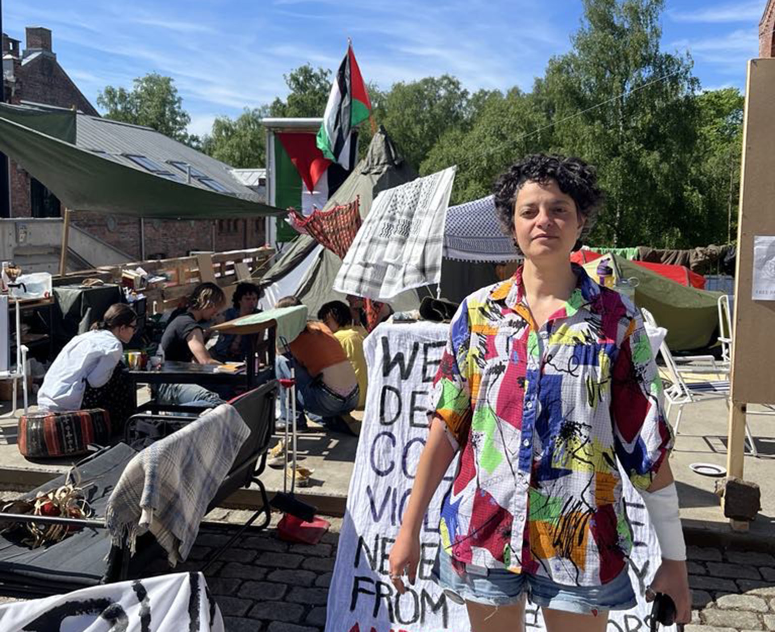 Carmel Alabbasi er talsperson for kunststudentene som demonstrerer utenfor KHiO. Foto: KHiO