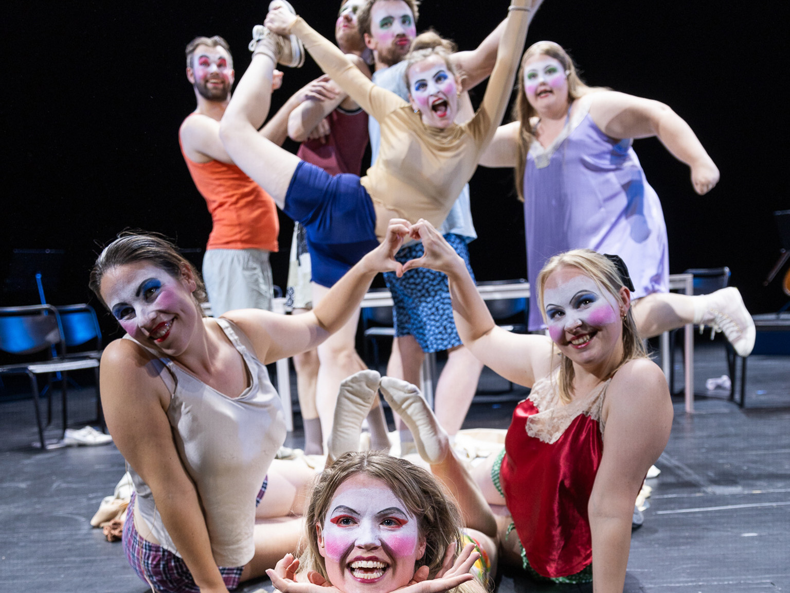 Studentar ved Operahøgskolen blir med i det nye samarbeidsprosjektet OperaUng, der dei skal vere mentorar for unge med interesse for opera. (Illustrasjonsfoto er frå masteravgangsforestillinga Orpheus på Den Norske Opera & Ballett, 2024
Regi: Stefan Herheim Foto: Erik Maxim)