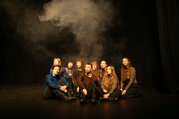 Høstforestilling 2025 KHiO. Koreografien "Lekke" av Ingeleiv Berstad med tredjeårsstudentene på bachelor samtidsdans. Foto: Yaniv Cohen