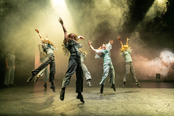 Høstforestilling 2025 KHiO. Koreografi "Groβstadtsafari" av Jo Strømgren med tredjeårsstudentene på bachelor jazzdans. Foto: Yaniv Cohen