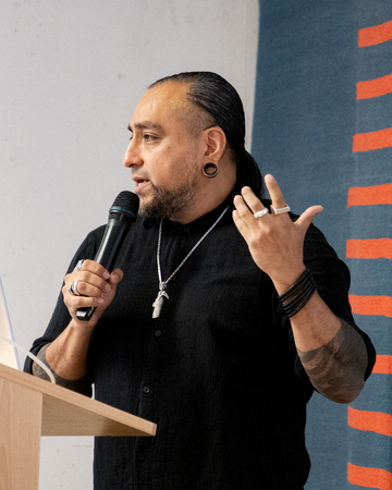 Jorge holding a keynote presentation at the IRON NOTES event in Gothenburg, Sweden.