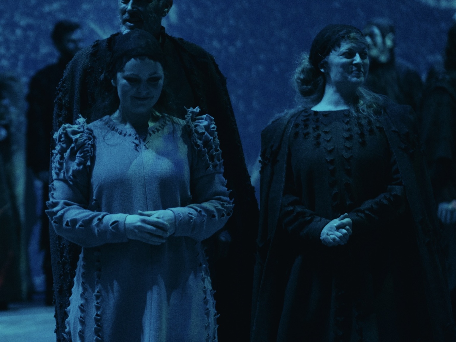 Opera som levende teater: Teatermetodiske praksiser som nøkler til nærvær på operascenen 