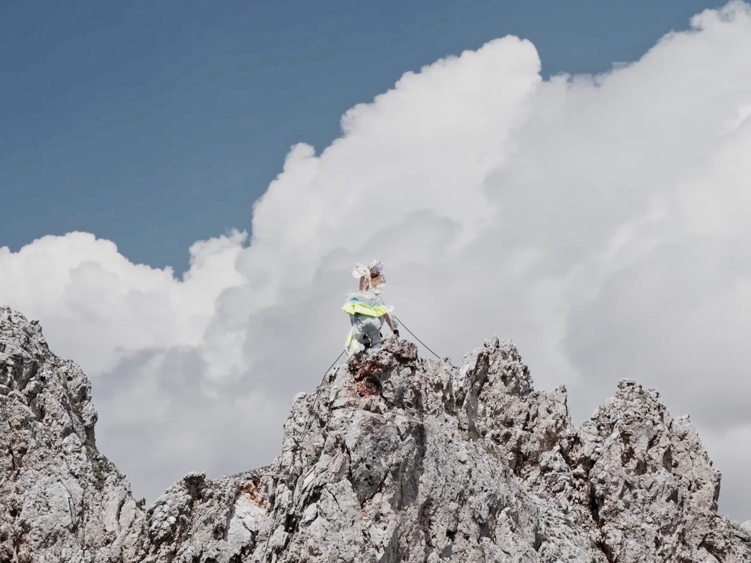 Andrea Spreafico Riff Video. Helle Siljeholm /Mountain body (2024)
