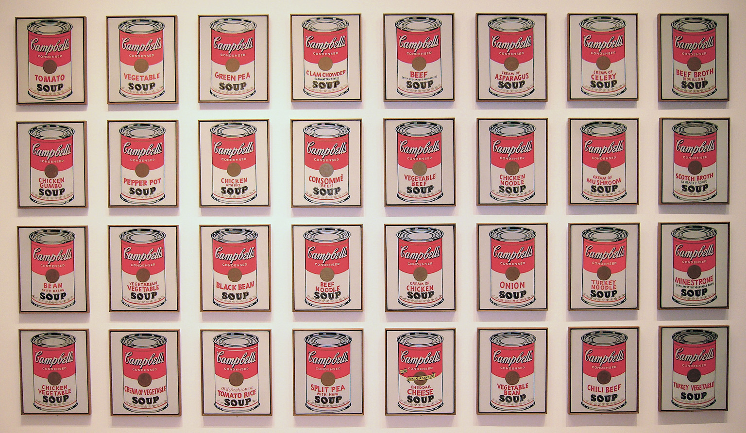 Andy Warhols Campbell's Soup Cans utstilt på Museum of Modern Art.